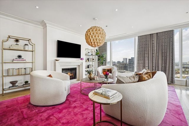 9 W Walton Street 2202, Chicago, IL 60610