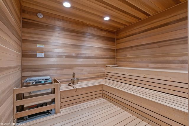 9 W Walton Street 2202, Chicago, IL 60610