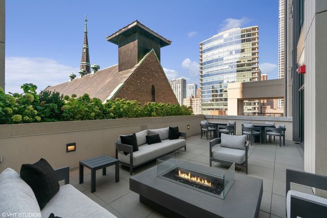 9 W Walton Street 2202, Chicago, IL 60610