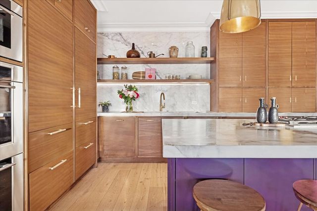 9 W Walton Street 2202, Chicago, IL 60610