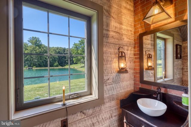 2415 CLEARVIEW LN, Spring Grove, PA 17362