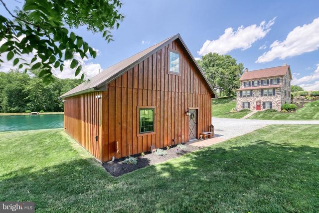 2415 CLEARVIEW LN, Spring Grove, PA 17362