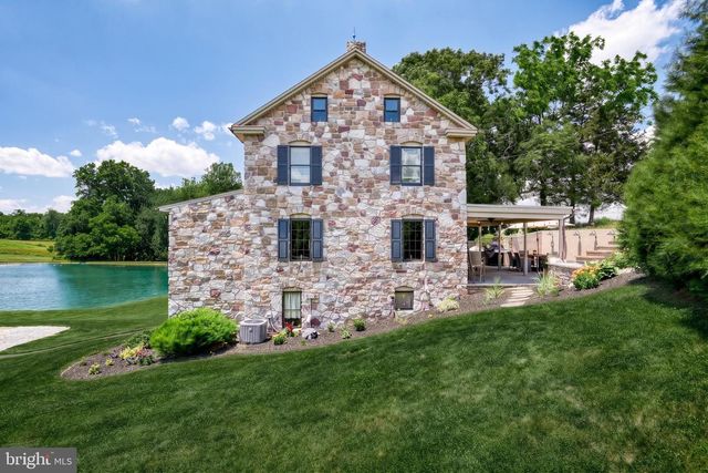 2415 CLEARVIEW LN, Spring Grove, PA 17362