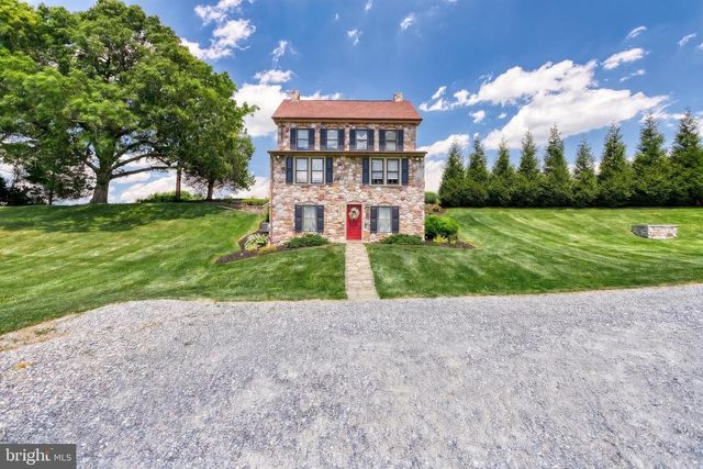 2415 CLEARVIEW LN, Spring Grove, PA 17362