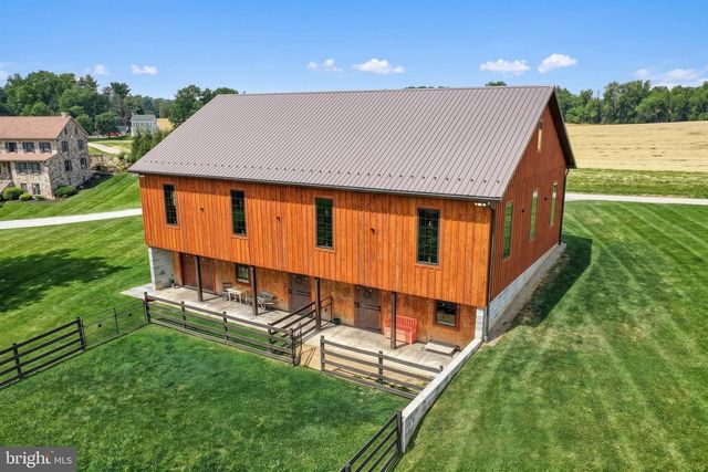 2415 CLEARVIEW LN, Spring Grove, PA 17362