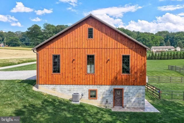 2415 CLEARVIEW LN, Spring Grove, PA 17362