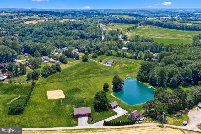 2415 CLEARVIEW LN, Spring Grove, PA 17362