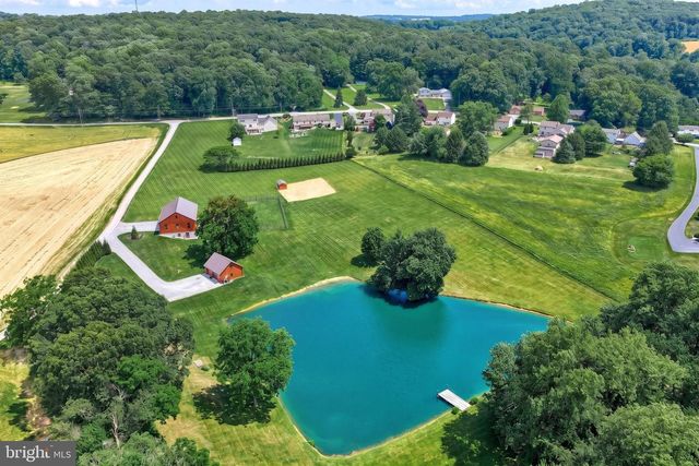 2415 CLEARVIEW LN, Spring Grove, PA 17362