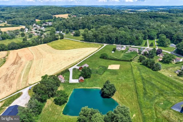 2415 CLEARVIEW LN, Spring Grove, PA 17362