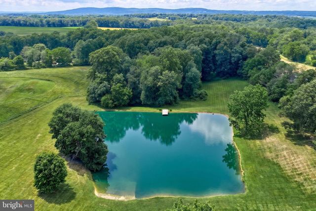 2415 CLEARVIEW LN, Spring Grove, PA 17362
