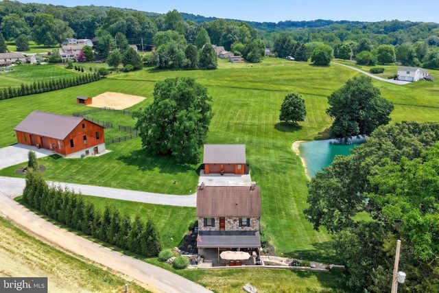 2415 CLEARVIEW LN, Spring Grove, PA 17362