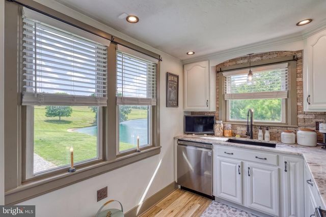2415 CLEARVIEW LN, Spring Grove, PA 17362