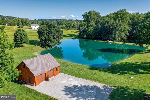 2415 CLEARVIEW LN, Spring Grove, PA 17362
