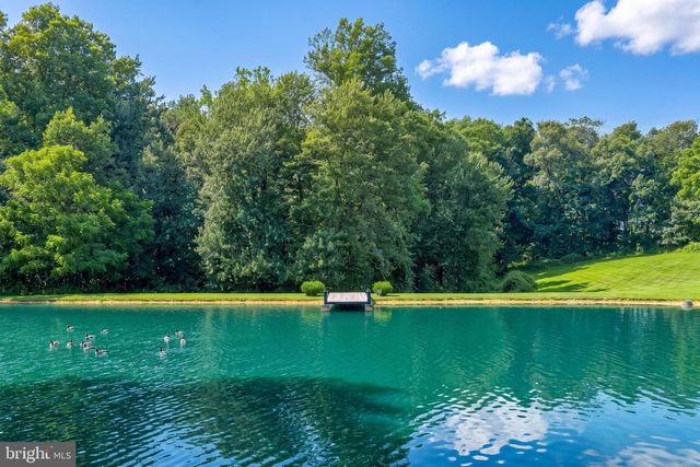 2415 CLEARVIEW LN, Spring Grove, PA 17362
