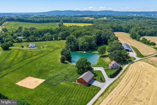 2415 CLEARVIEW LN, Spring Grove, PA 17362