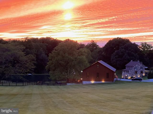 2415 CLEARVIEW LN, Spring Grove, PA 17362