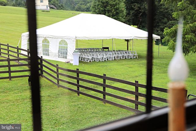 2415 CLEARVIEW LN, Spring Grove, PA 17362