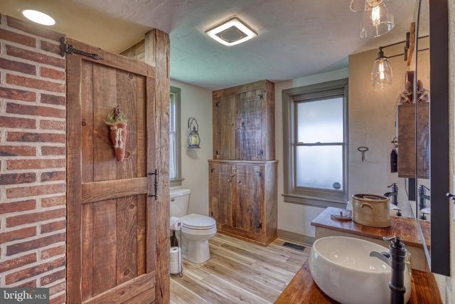 2415 CLEARVIEW LN, Spring Grove, PA 17362