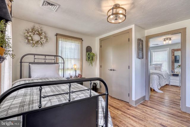 2415 CLEARVIEW LN, Spring Grove, PA 17362