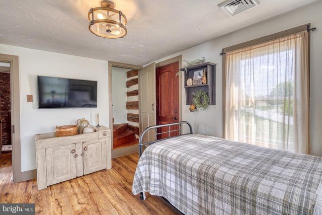 2415 CLEARVIEW LN, Spring Grove, PA 17362
