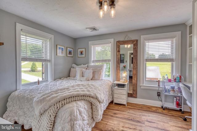 2415 CLEARVIEW LN, Spring Grove, PA 17362
