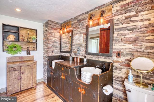 2415 CLEARVIEW LN, Spring Grove, PA 17362