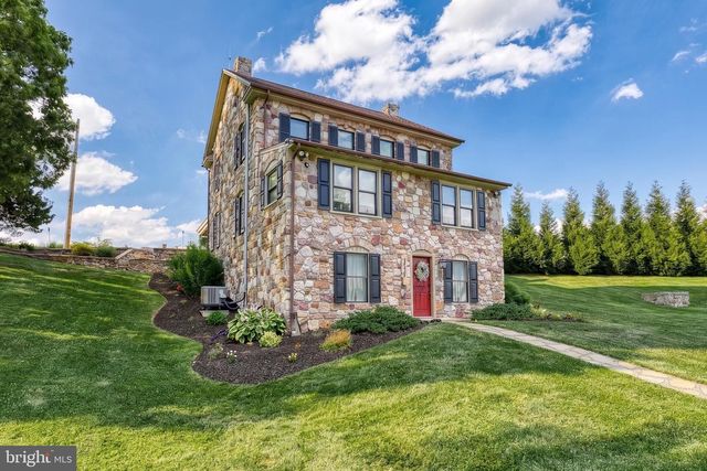 2415 CLEARVIEW LN, Spring Grove, PA 17362