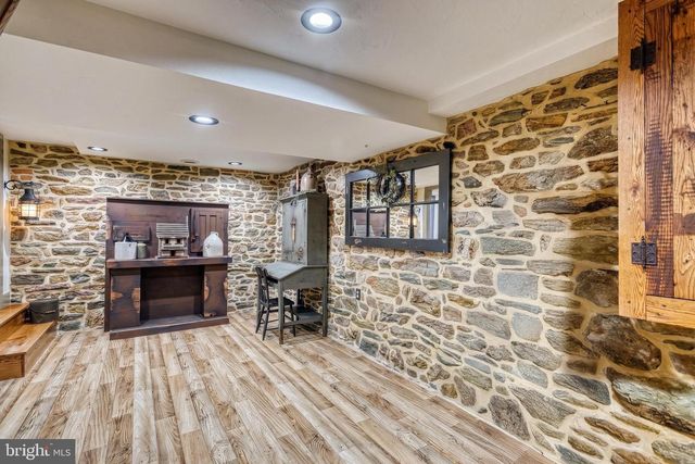 2415 CLEARVIEW LN, Spring Grove, PA 17362