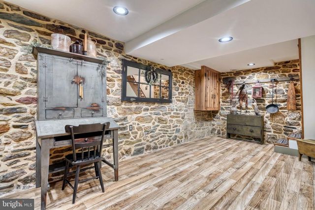 2415 CLEARVIEW LN, Spring Grove, PA 17362