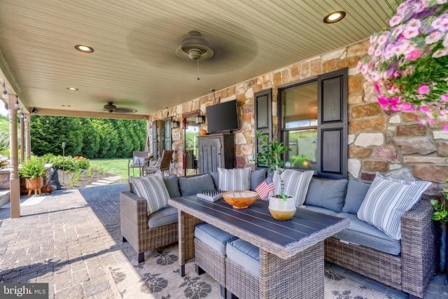 2415 CLEARVIEW LN, Spring Grove, PA 17362