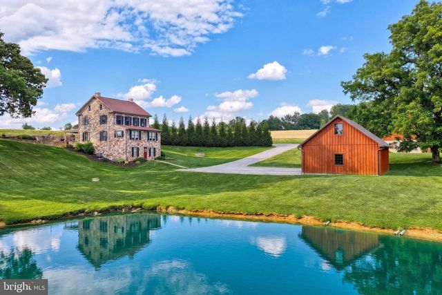 2415 CLEARVIEW LN, Spring Grove, PA 17362