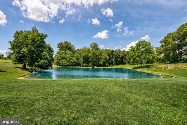 2415 CLEARVIEW LN, Spring Grove, PA 17362