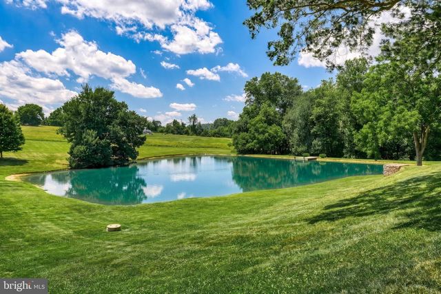 2415 CLEARVIEW LN, Spring Grove, PA 17362