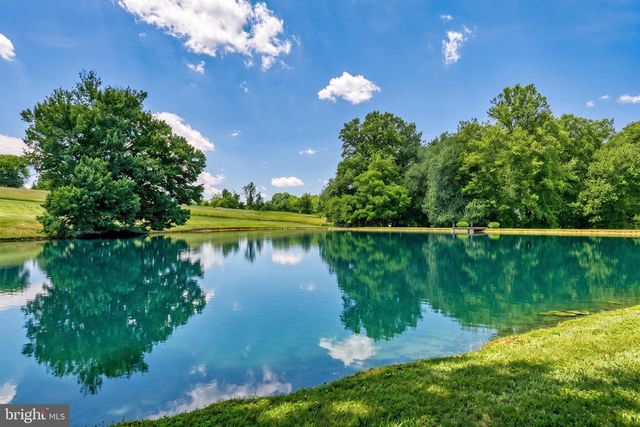 2415 CLEARVIEW LN, Spring Grove, PA 17362