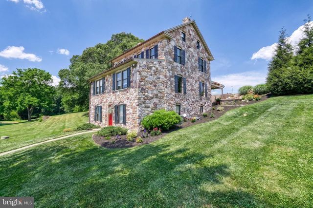 2415 CLEARVIEW LN, Spring Grove, PA 17362