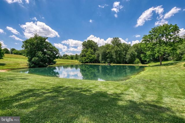 2415 CLEARVIEW LN, Spring Grove, PA 17362
