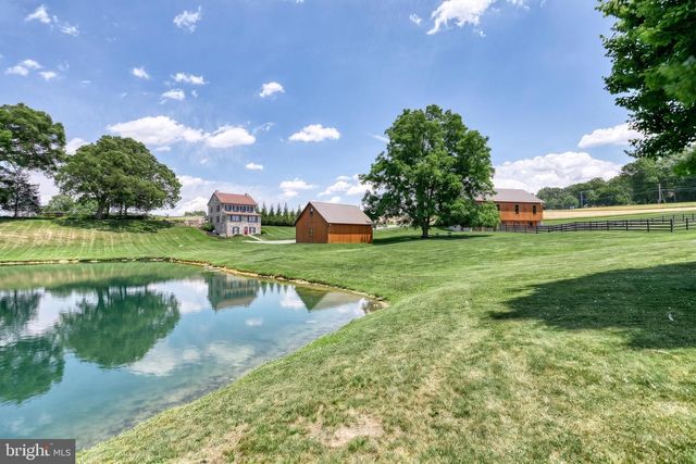 2415 CLEARVIEW LN, Spring Grove, PA 17362