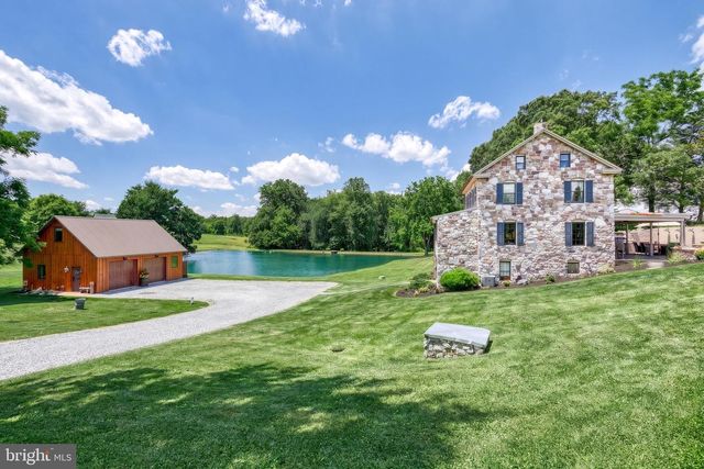 2415 CLEARVIEW LN, Spring Grove, PA 17362