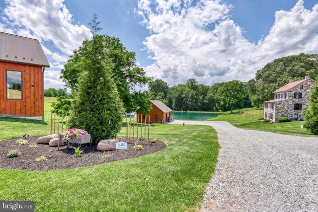 2415 CLEARVIEW LN, Spring Grove, PA 17362