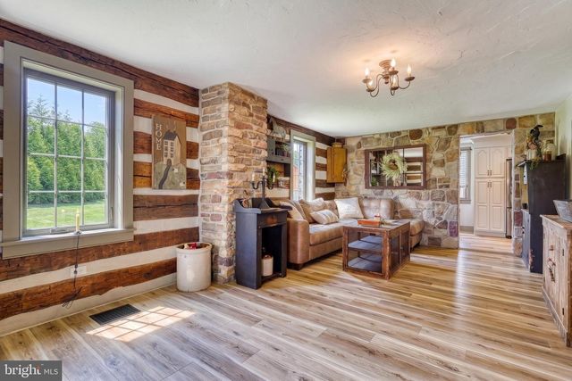 2415 CLEARVIEW LN, Spring Grove, PA 17362