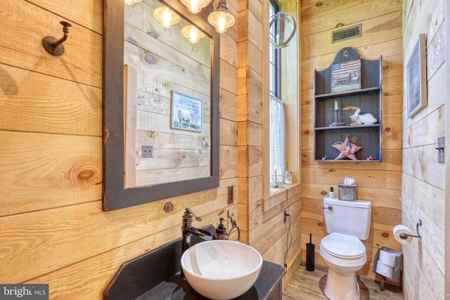 2415 CLEARVIEW LN, Spring Grove, PA 17362