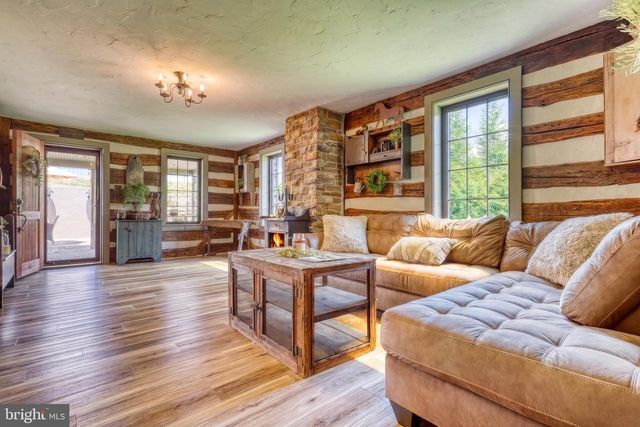 2415 CLEARVIEW LN, Spring Grove, PA 17362