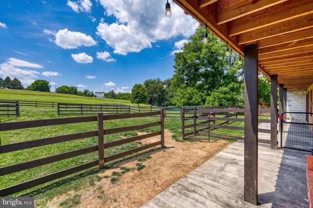 2415 CLEARVIEW LN, Spring Grove, PA 17362