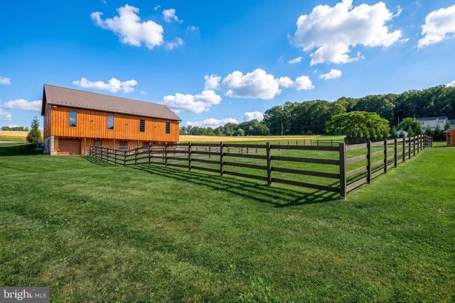 2415 CLEARVIEW LN, Spring Grove, PA 17362