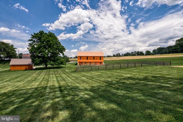 2415 CLEARVIEW LN, Spring Grove, PA 17362