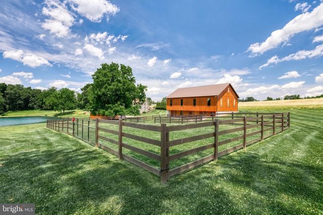 2415 CLEARVIEW LN, Spring Grove, PA 17362
