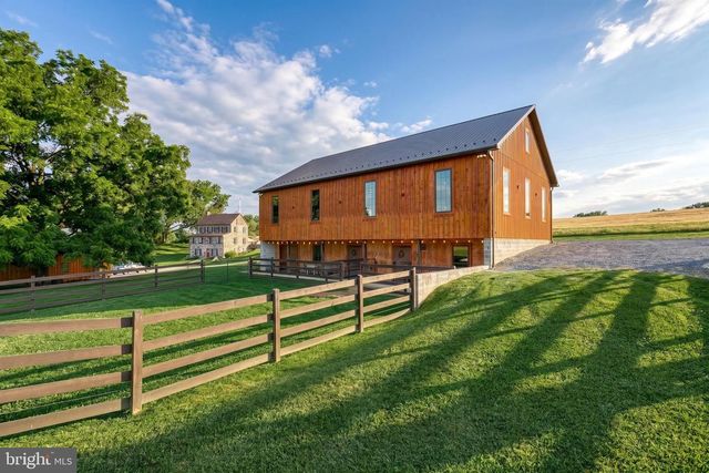 2415 CLEARVIEW LN, Spring Grove, PA 17362