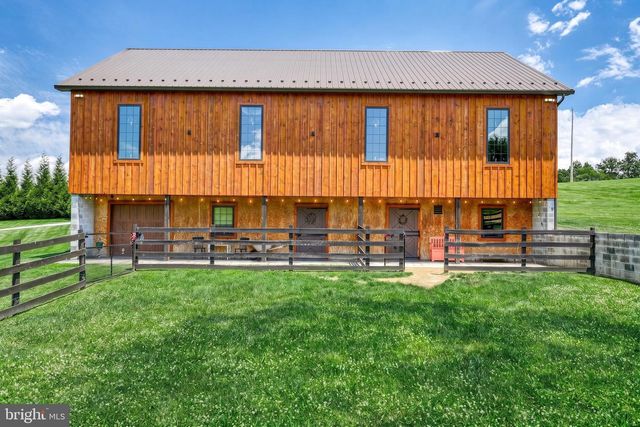 2415 CLEARVIEW LN, Spring Grove, PA 17362