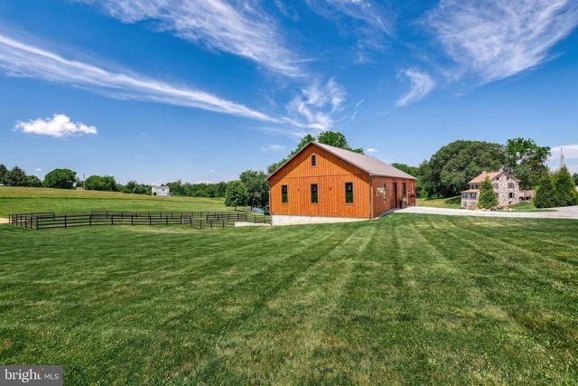 2415 CLEARVIEW LN, Spring Grove, PA 17362