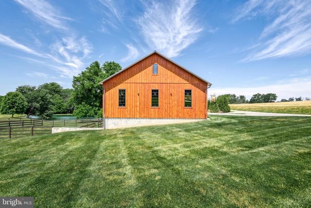 2415 CLEARVIEW LN, Spring Grove, PA 17362